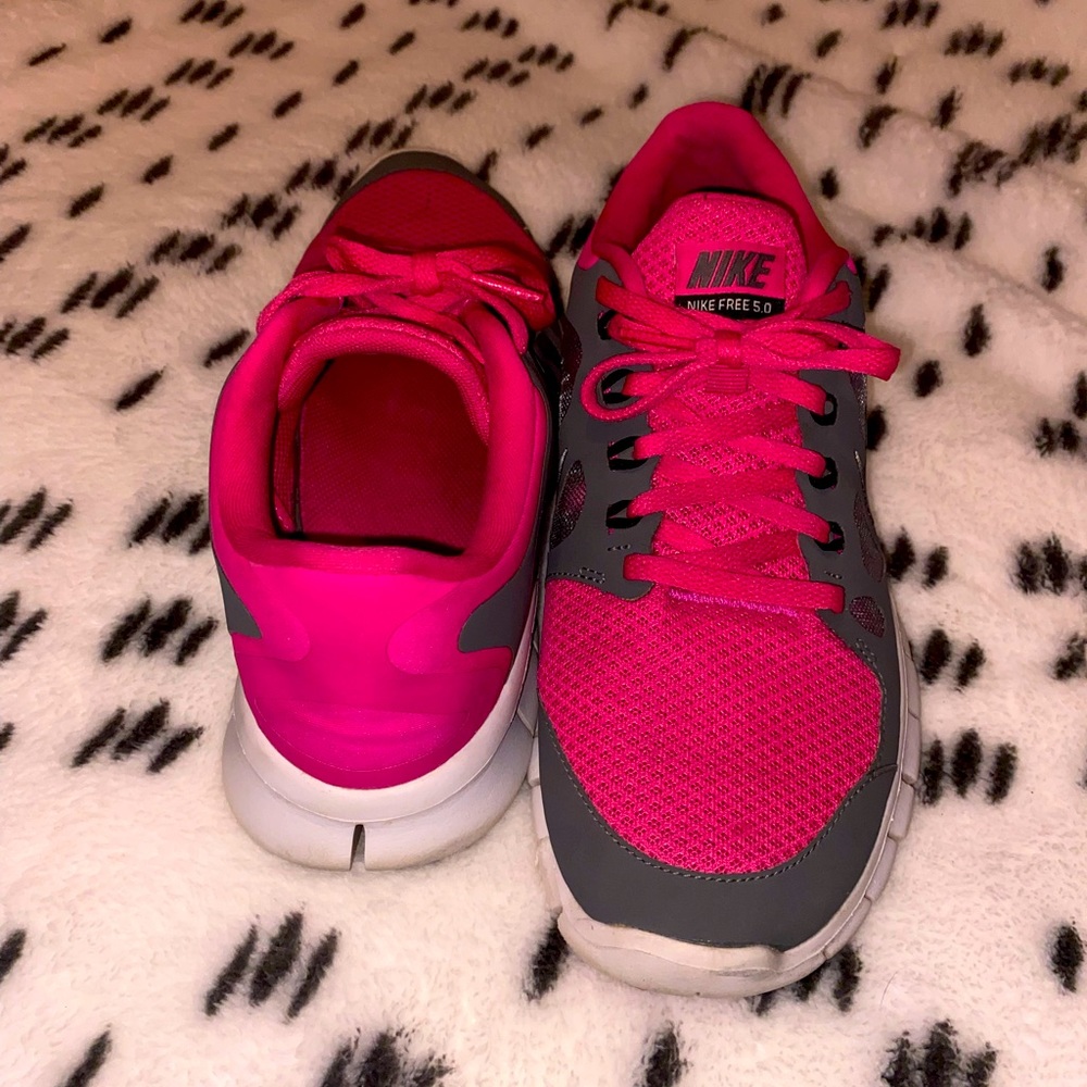 Pink Nike’s - Picture 2 of 6